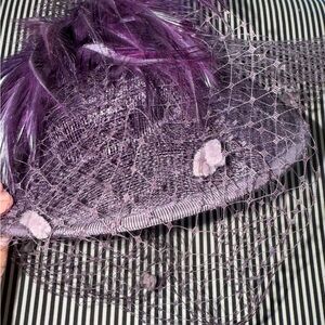 STUNNING 💜 VINTAGE REAL FEATHER FISHNET 60’ HEADPIECE